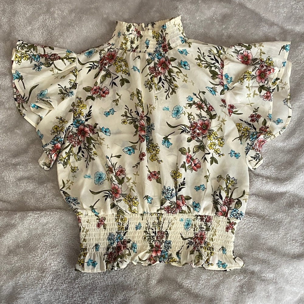 Boho🌺Floral Cream flutter sleeve blouse